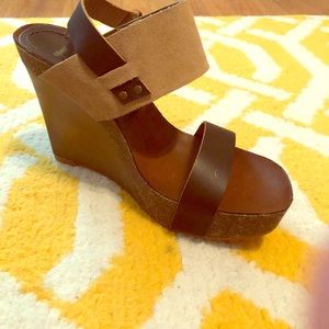 Mia wedge